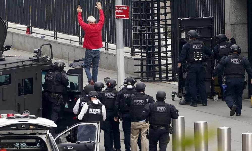 Νέα Υόρκη: Παραδόθηκε ο άνδρας που εμφανίστηκε ένοπλος έξω από τα γραφεία του ΟΗΕ
